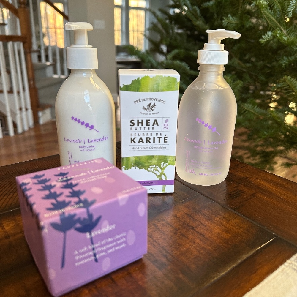 Lavender Gift Set: Body Lotion, Shower Gel, Hand Creme and Soaps